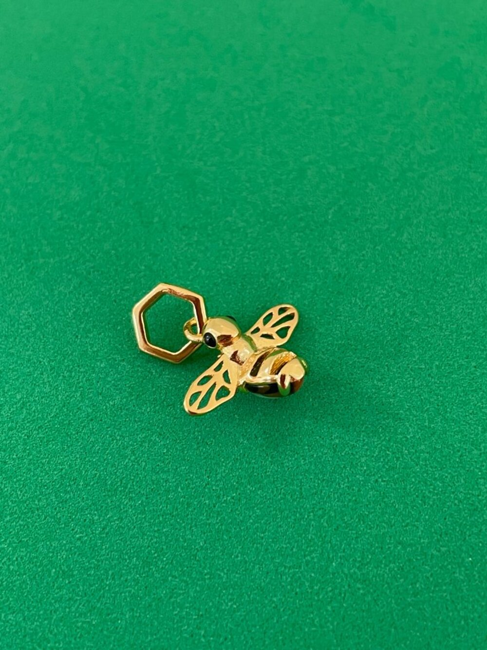 Authentic New 100% Original PANDORA Brand 14K Gold Sparkling Bee Dangle Charm - Picture 4 of 5